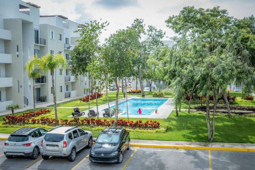 Depto 2 Rec. con vista a la piscina en C. Privada Apartamento Playa del Carmen Exterior foto